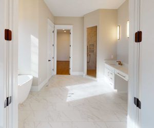 HHOTC_317-Heritage-Bathroom1-ADJ